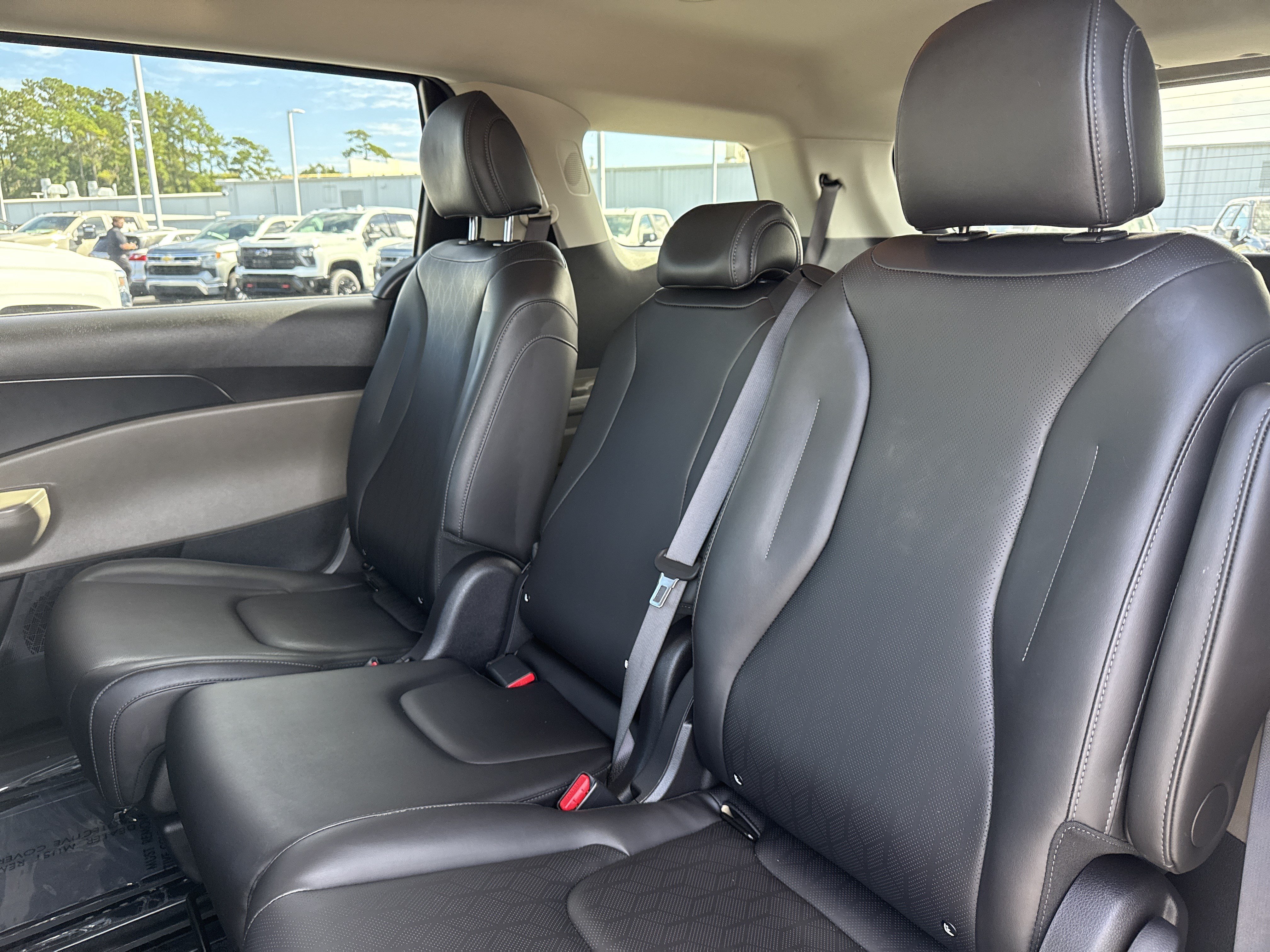 Used 2026 Kia Carnival FWD image 30