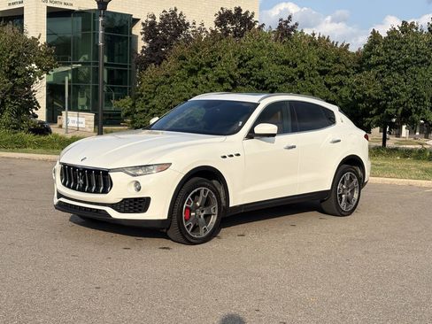 Used 2017 Maserati Levante AWD/4WD image 3