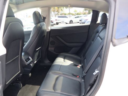 Used 2021 Tesla Model Y Long Range image 34