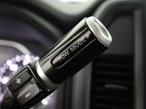 Used 2022 Nissan Titan SV RWD image 19