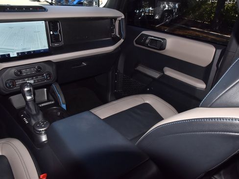 Used 2023 Ford Bronco Wildtrak image 17