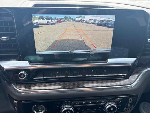 Used 2023 GMC Sierra 1500 SLE AWD/4WD image 18