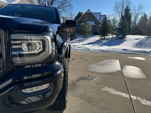 Used 2018 GMC Sierra 1500 SLT image 32