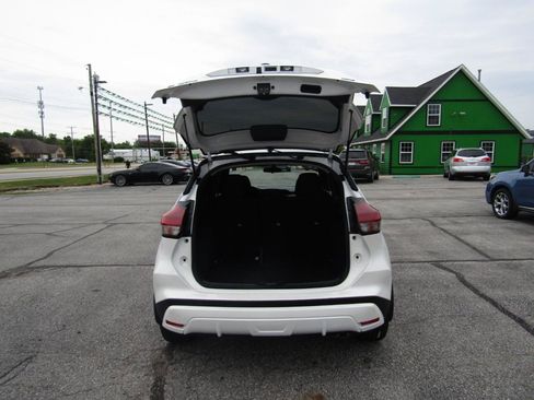 Used 2023 Nissan Kicks SV FWD image 7
