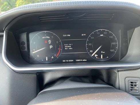 Used 2015 Land Rover Range Rover HSE image 18