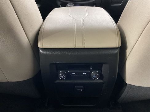 Used 2022 Chevrolet Traverse LT FWD image 12