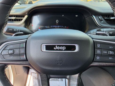 Used 2023 Jeep Grand Cherokee L Limited w/ Black Appearance Package AWD/4WD image 7
