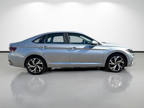 New 2026 Volkswagen Jetta SEL image 2