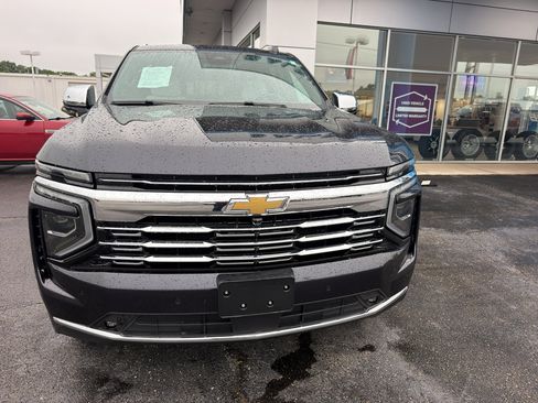 Used 2025 Chevrolet Tahoe Premier AWD/4WD image 3