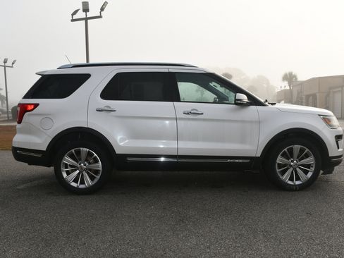 Used 2019 Ford Explorer Limited w/ Ford Safe & Smart Package image 5