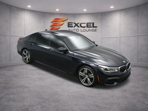 Used 2019 BMW 750i RWD image 61