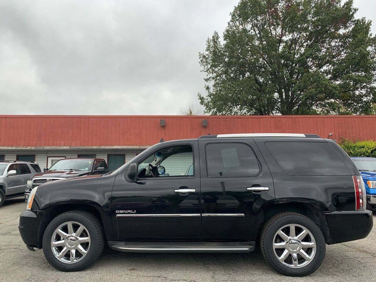 Used 2011 GMC Yukon Denali AWD/4WD image 3