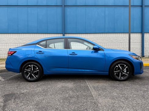 Used 2025 Nissan Sentra SV image 4