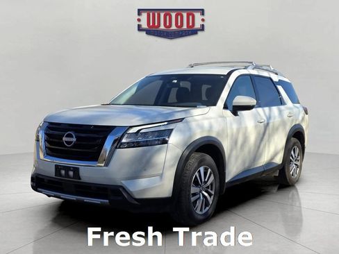 Used 2024 Nissan Pathfinder SL image 3