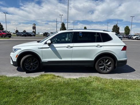 Used 2023 Volkswagen Tiguan SE w/ Panoramic Sunroof Package AWD/4WD image 6