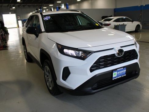 Used 2021 Toyota RAV4 LE image 4