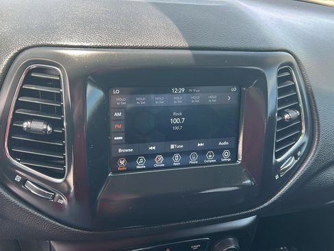 Used 2020 Jeep Compass Latitude FWD image 6