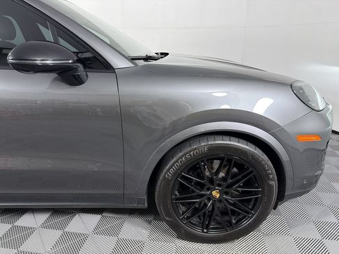 Certified 2024 Porsche Cayenne AWD/4WD image 12