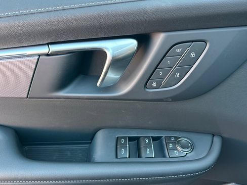 New 2026 Buick Enclave Sport Touring w/ Power Package FWD image 9