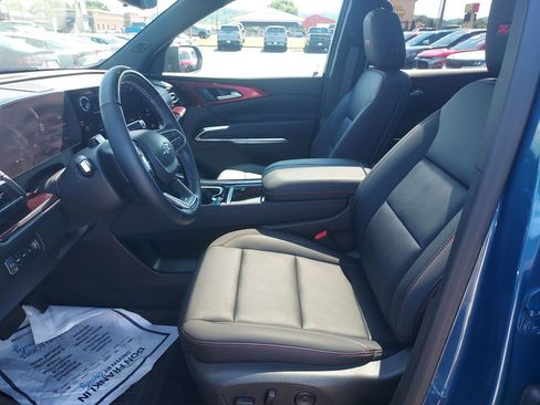 Used 2025 Chevrolet Traverse Z71 w/ Enhanced Driving Package AWD/4WD image 13