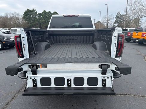 Used 2025 GMC Sierra 2500 AT4 image 27