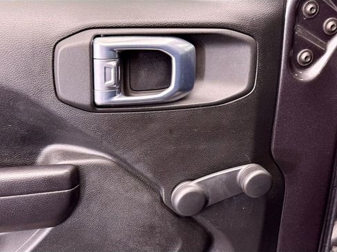 Used 2021 Jeep Gladiator Sport image 21