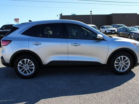 Used 2020 Ford Escape SE image 4