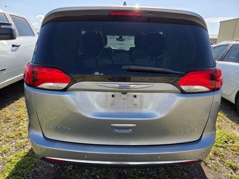 Used 2019 Chrysler Pacifica Limited FWD image 4