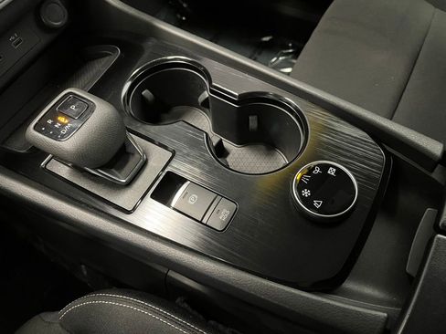 Used 2023 Nissan Rogue S image 7