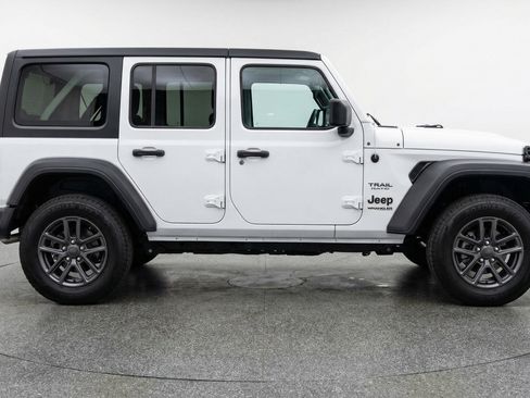 Used 2025 Jeep Wrangler Sport S image 11