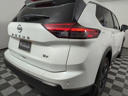 Used 2024 Nissan Rogue SV FWD image 5