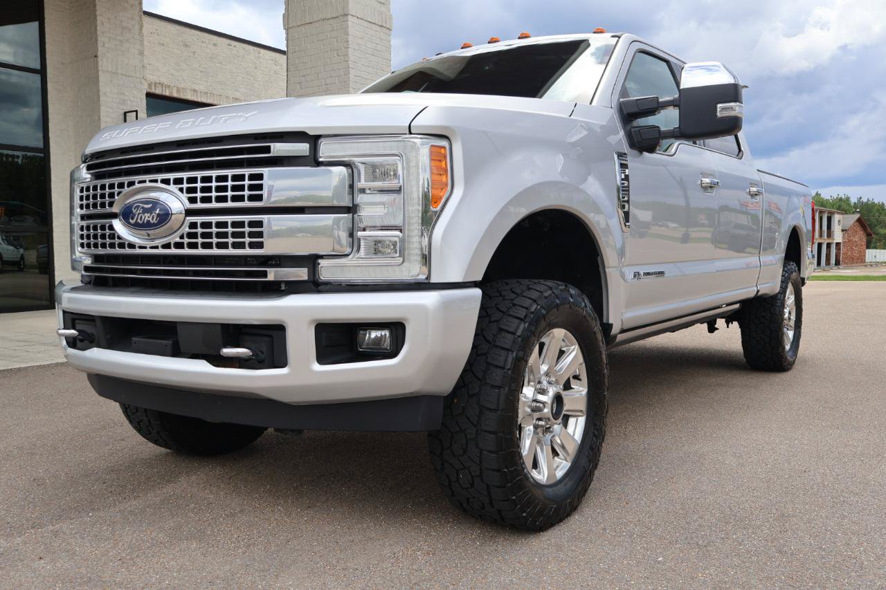 Used 2018 Ford F250 Platinum w/ Platinum Ultimate Package AWD/4WD image 2