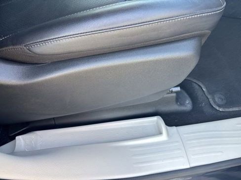 Used 2024 Chrysler Pacifica Touring-L FWD image 38