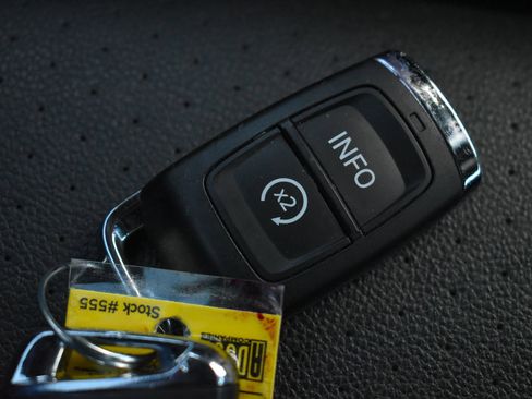 Used 2023 Volkswagen Atlas Cross Sport SE image 29