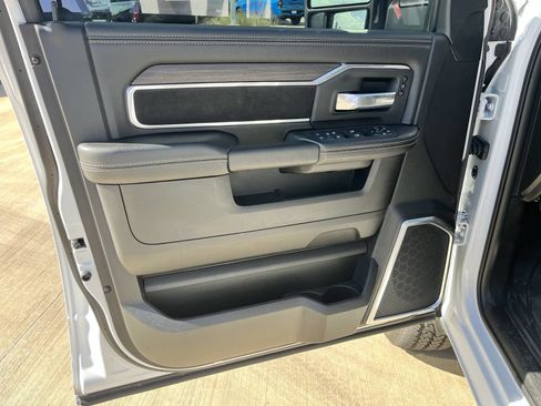 Used 2026 RAM 2500 Laramie AWD/4WD image 10
