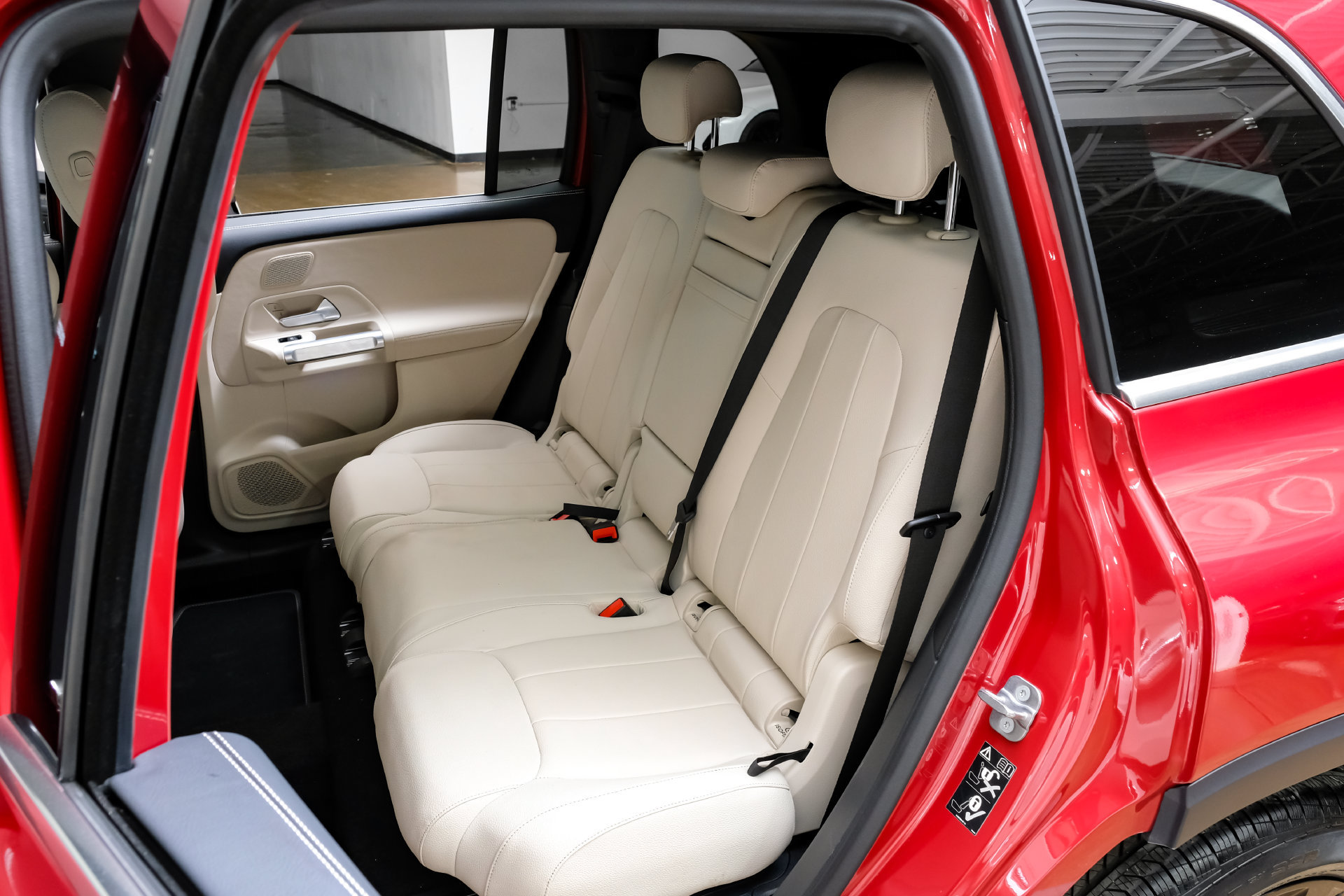 Used 2026 Mercedes-Benz GLB 250 w/ Exclusive Package image 38