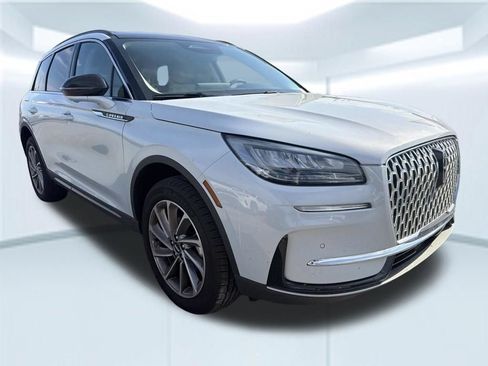 Used 2026 Lincoln Corsair Premiere FWD image 4