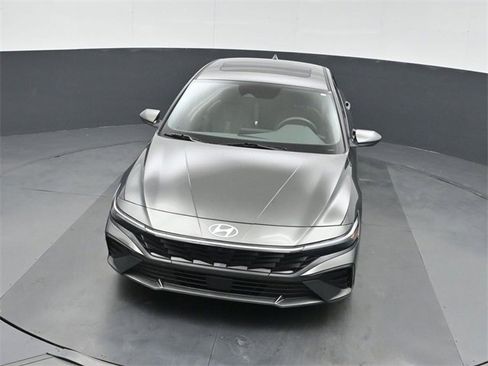 Used 2025 Hyundai Elantra SEL image 35