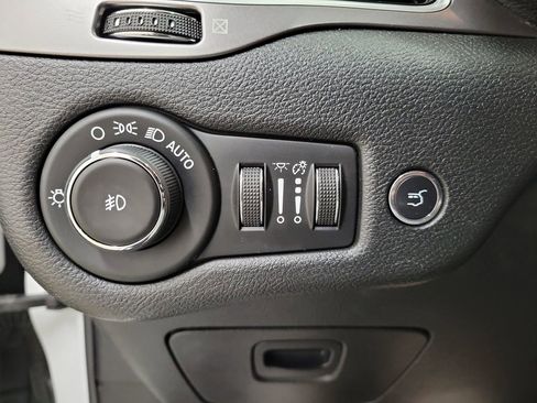 Used 2019 Jeep Cherokee Limited image 34