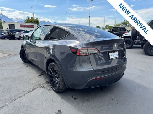 Used 2022 Tesla Model Y Long Range AWD/4WD image 6