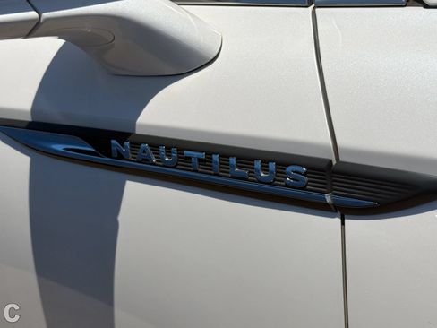 Used 2019 Lincoln Nautilus Select FWD image 5