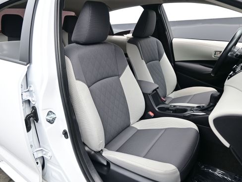 Used 2025 Toyota Corolla LE w/ LE Premium Package image 13