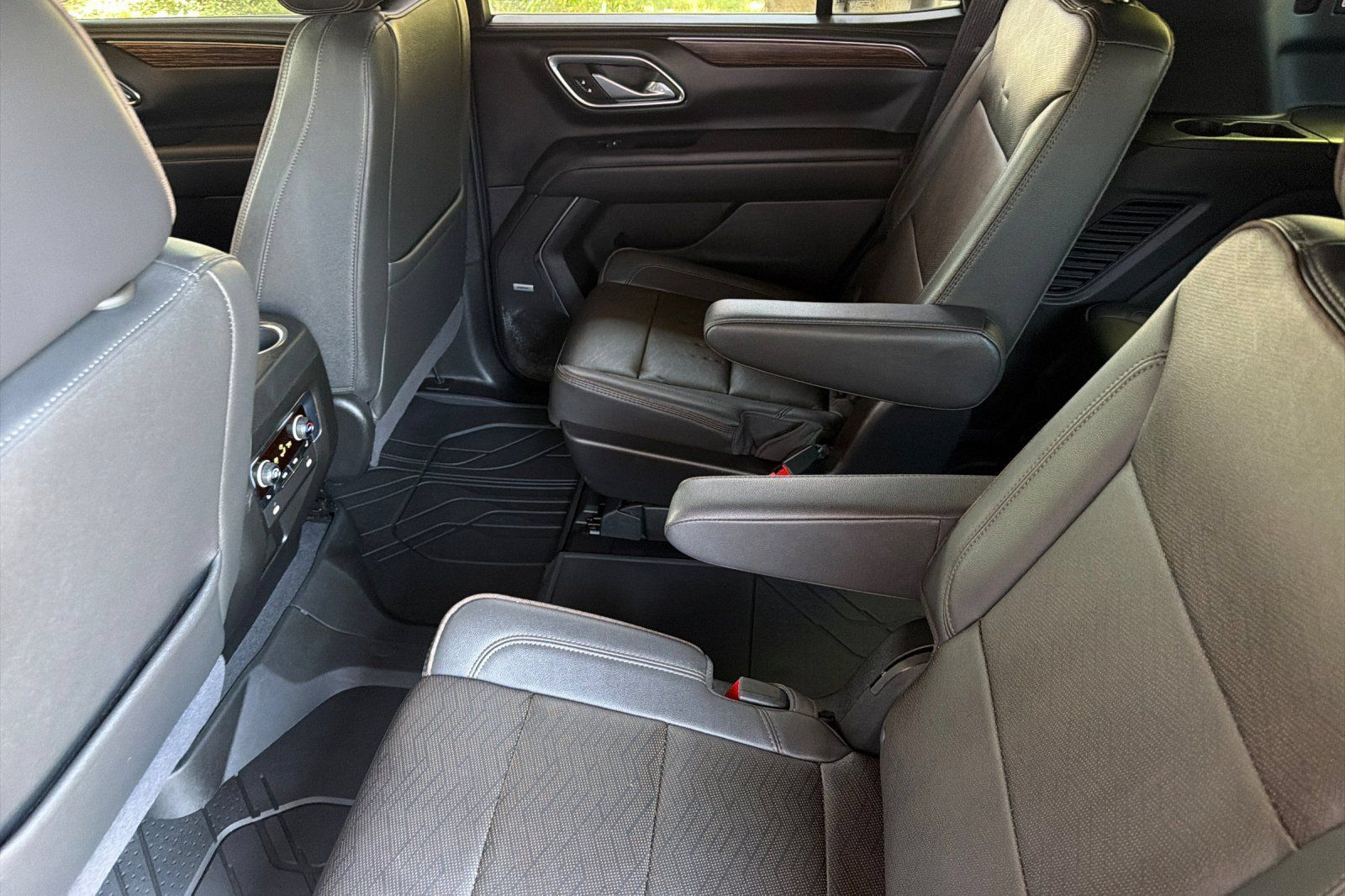 Used 2024 Chevrolet Tahoe High Country AWD/4WD image 12