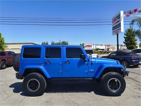 Used 2016 Jeep Wrangler Unlimited Sahara w/ Connectivity Group AWD/4WD image 4