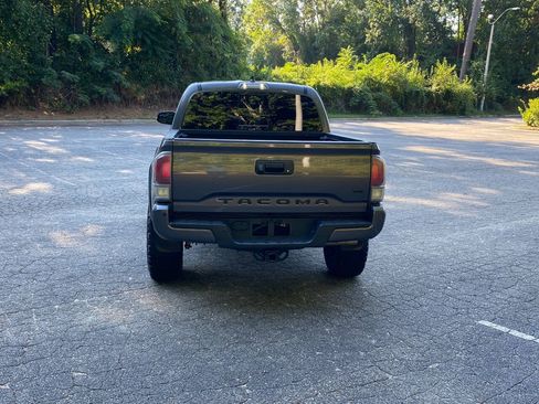 Used 2020 Toyota Tacoma TRD Off-Road w/ Technology Package AWD/4WD image 3