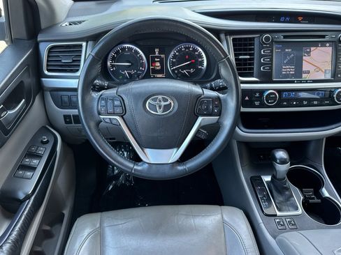 Used 2016 Toyota Highlander XLE AWD/4WD image 28
