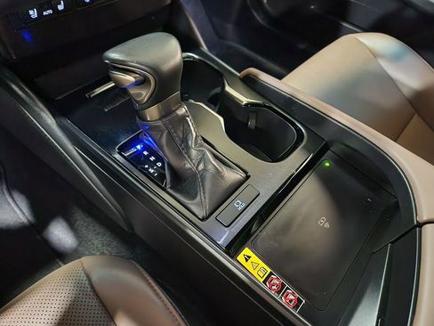 Used 2024 Lexus ES 350 w/ Premium Package image 38