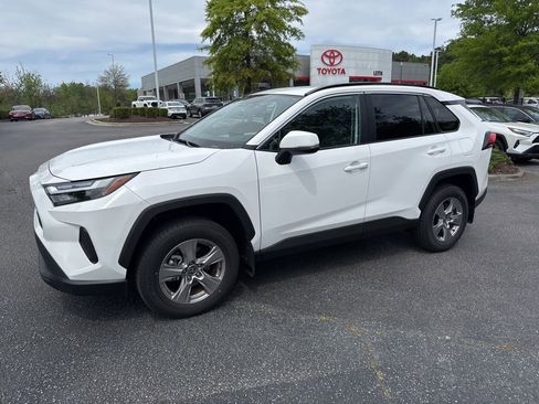 Used 2025 Toyota RAV4 XLE w/ Convenience Package image 1