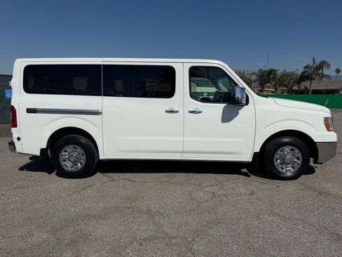 Used 2015 Nissan NV 3500 SV w/ Technology Package RWD image 4