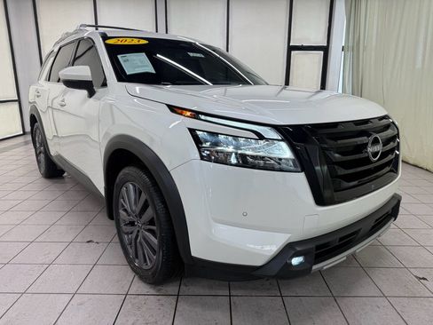 Used 2023 Nissan Pathfinder SL w/ SL Premium Package image 2
